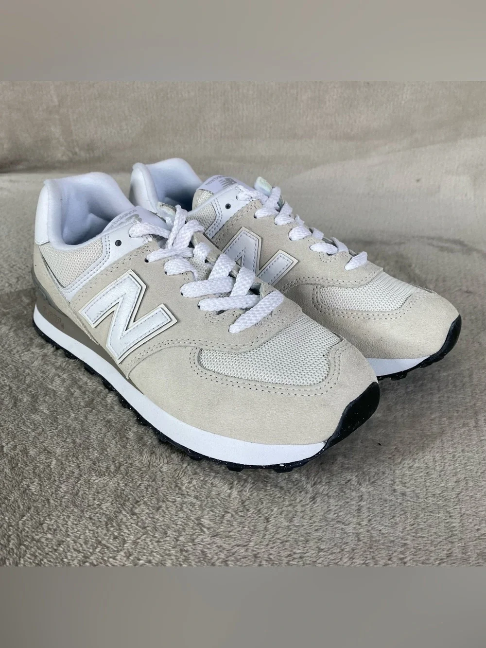 New‎ Balance 574 Classic Womens Size 7.5 White Cloud Suede Running Shoes NEW